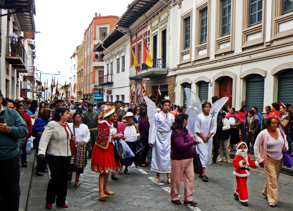Pase del Niño parade, Cuenca