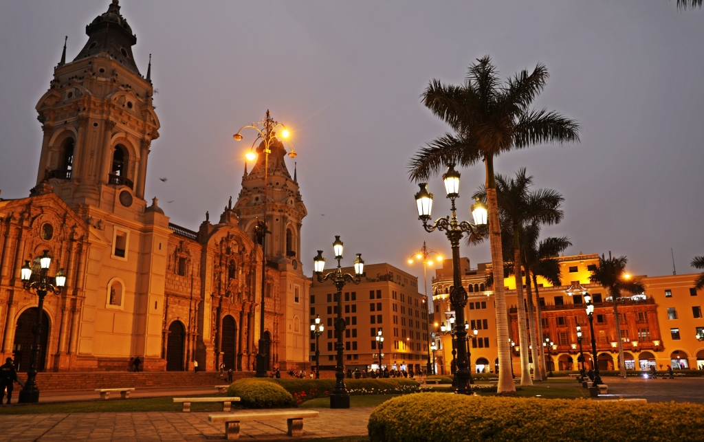 Le Catedral de Lima at night, Lima